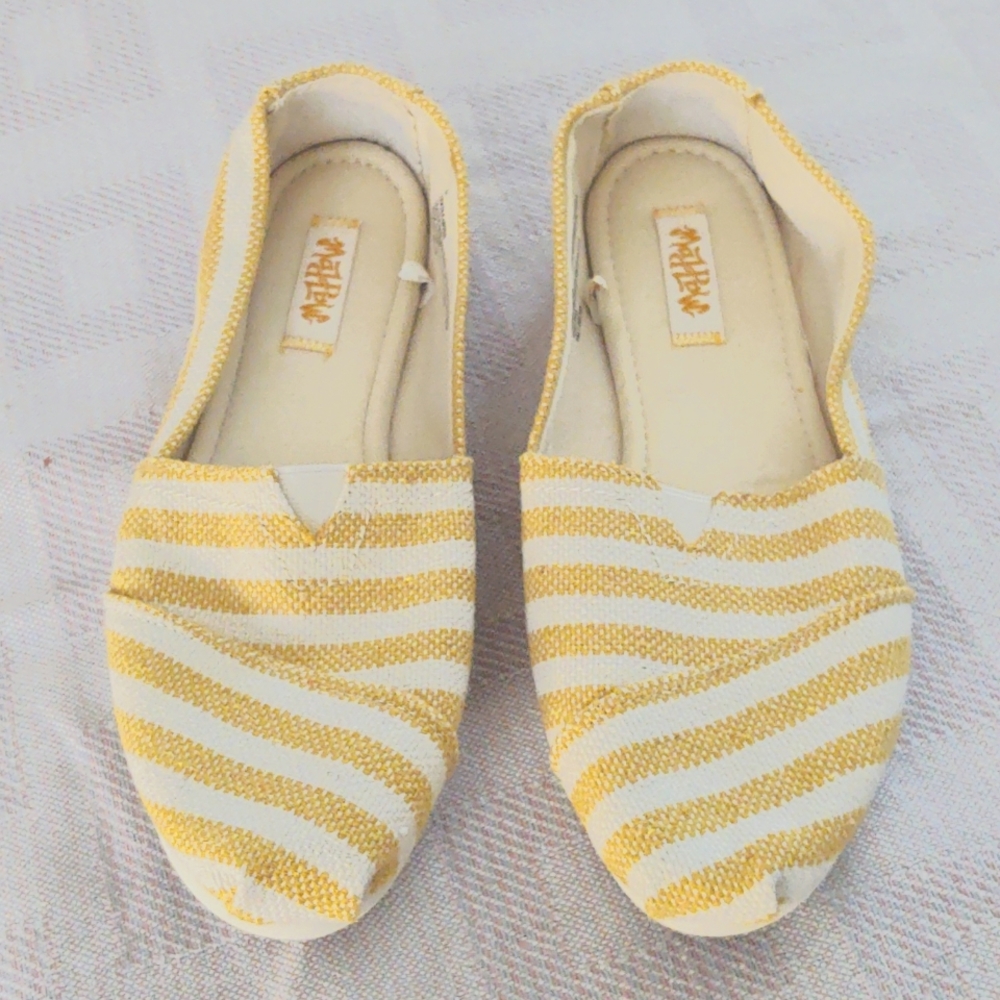 Canvas Shoes Sz 11 New Cream and Gold